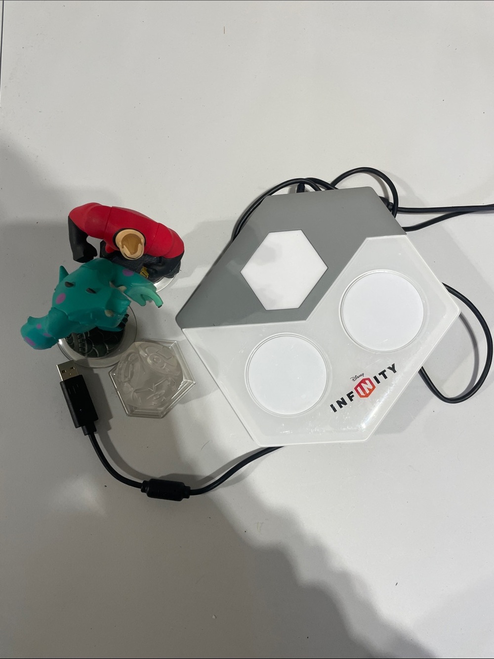 Disney infinite usb base and three figures